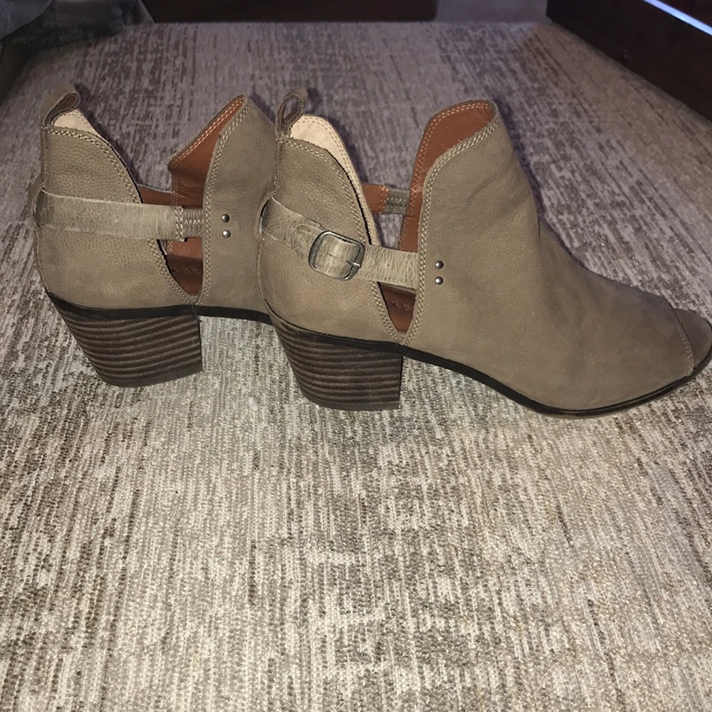 BOOTIES